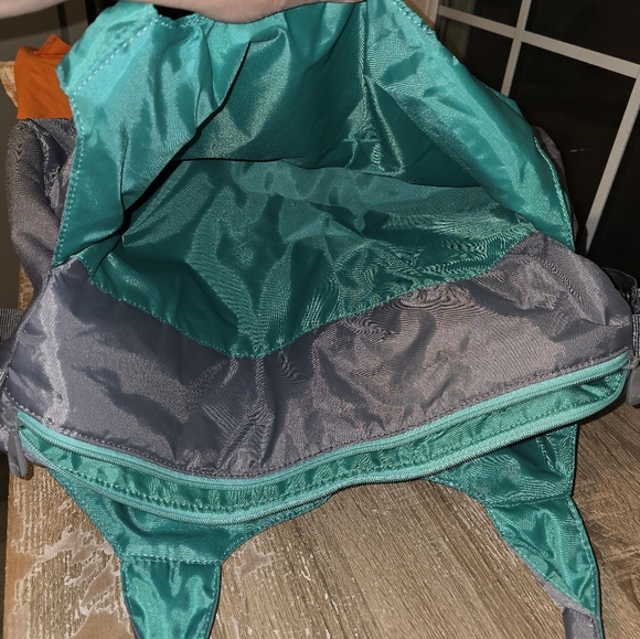 NWOT Puma Mint Green & Gray Logo Duffle Gym Travel Overnight Weekend Nylon Bag - Picture 3 of 10